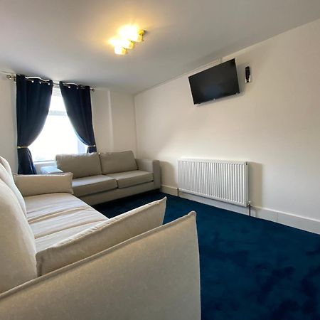 Aquarius Apartment - Sea View - Sleeps Seven Blackpool Bagian luar foto
