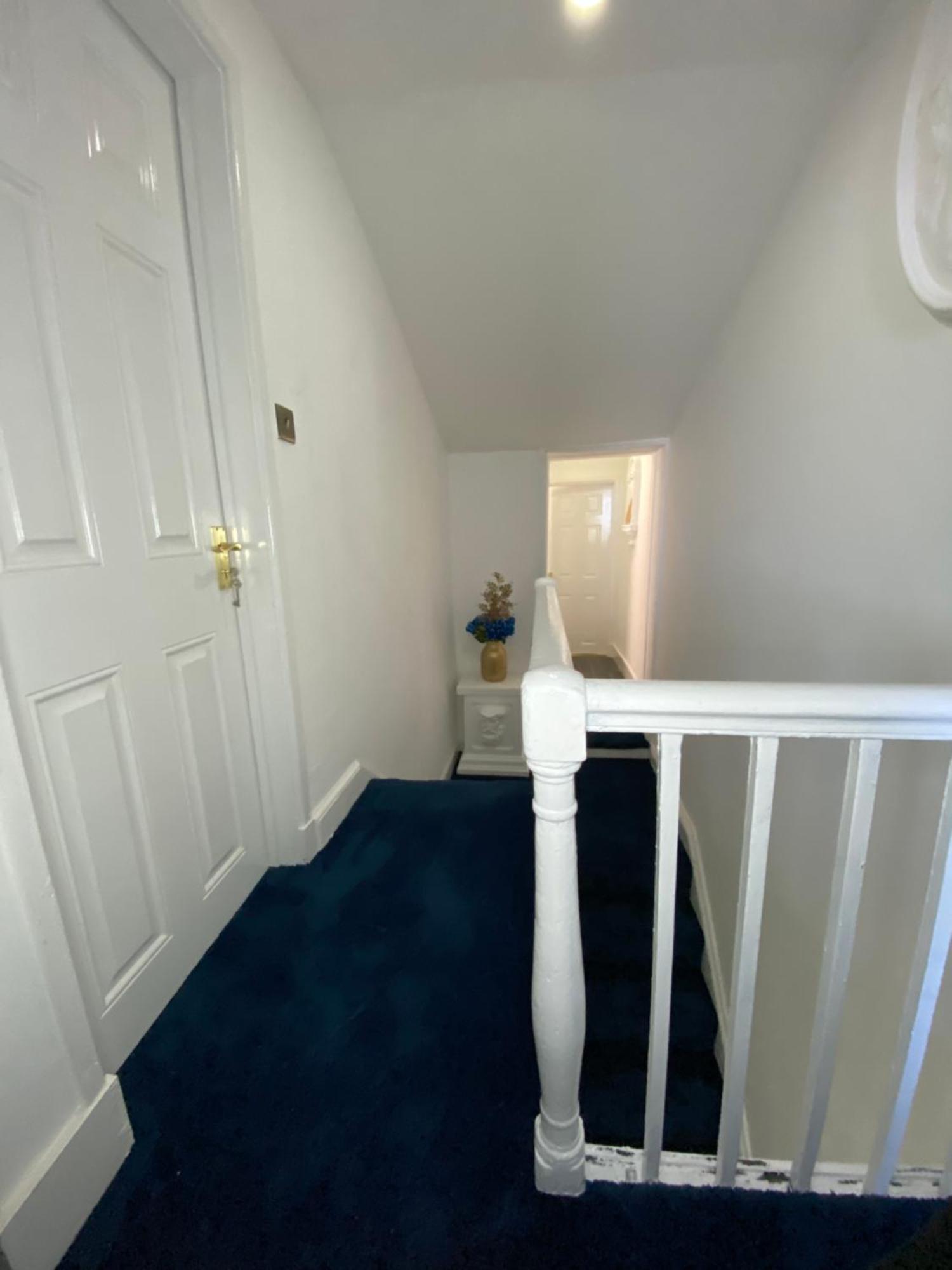 Aquarius Apartment - Sea View - Sleeps Seven Blackpool Bagian luar foto