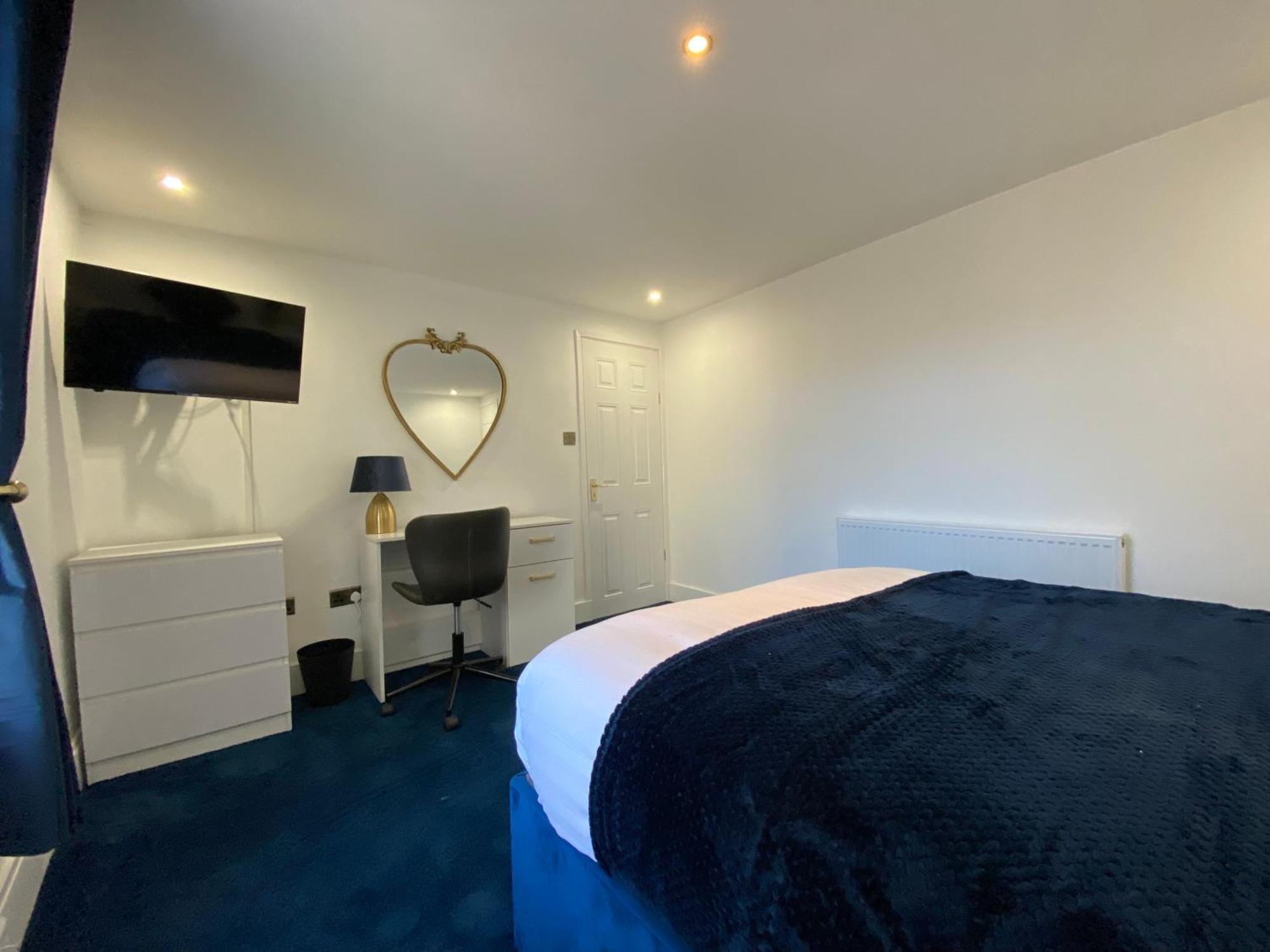 Aquarius Apartment - Sea View - Sleeps Seven Blackpool Bagian luar foto