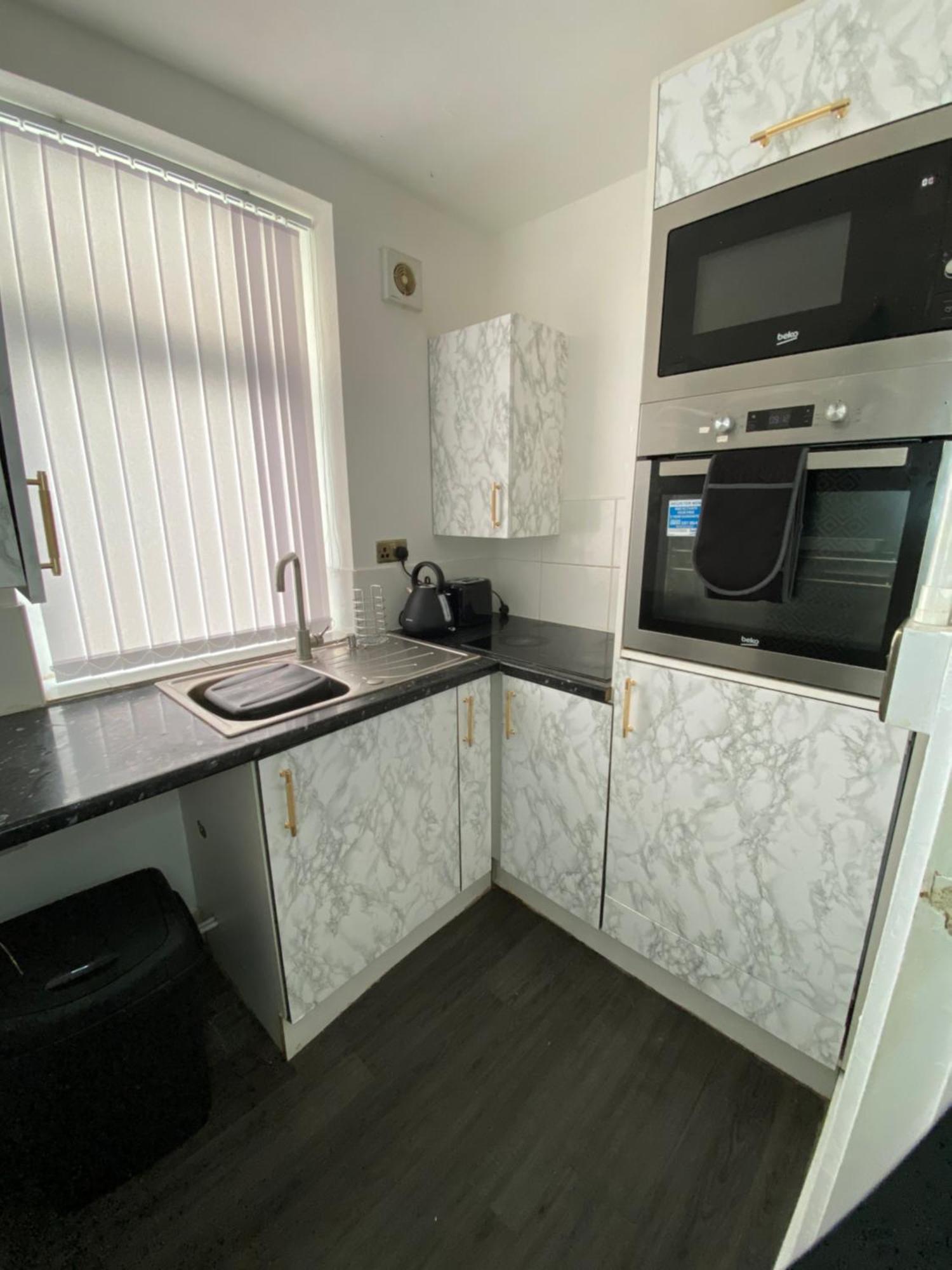 Aquarius Apartment - Sea View - Sleeps Seven Blackpool Bagian luar foto