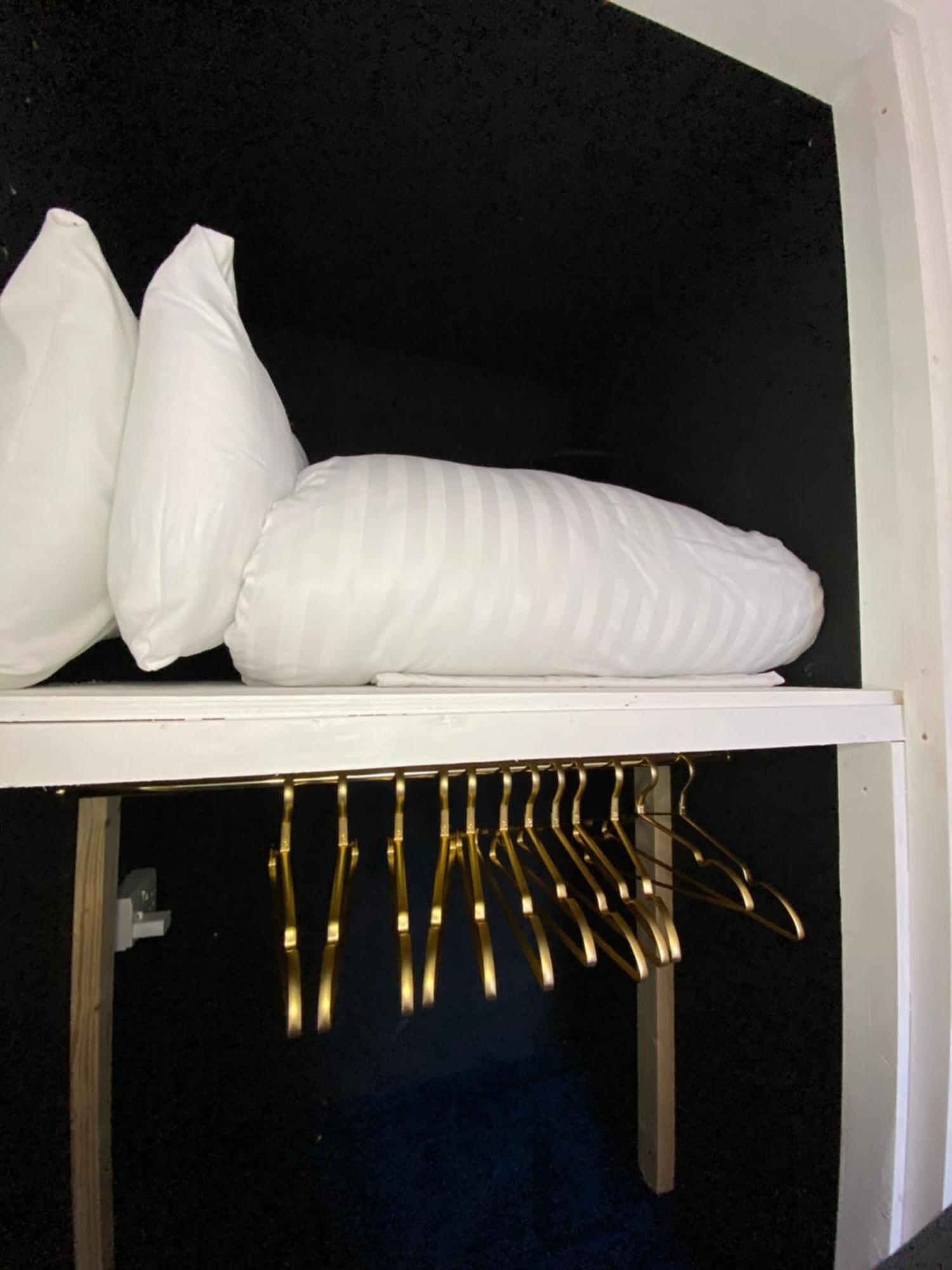Aquarius Apartment - Sea View - Sleeps Seven Blackpool Bagian luar foto
