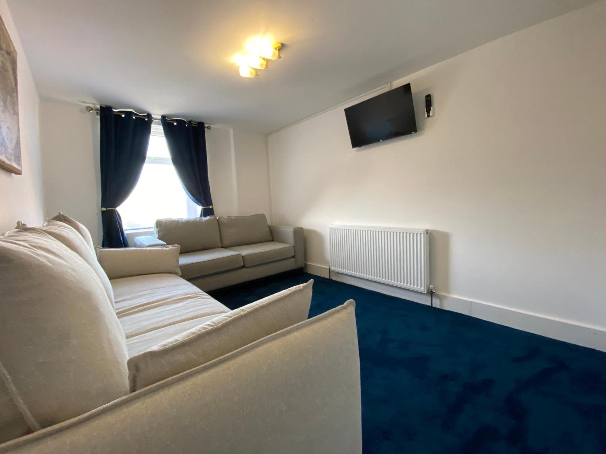 Aquarius Apartment - Sea View - Sleeps Seven Blackpool Bagian luar foto