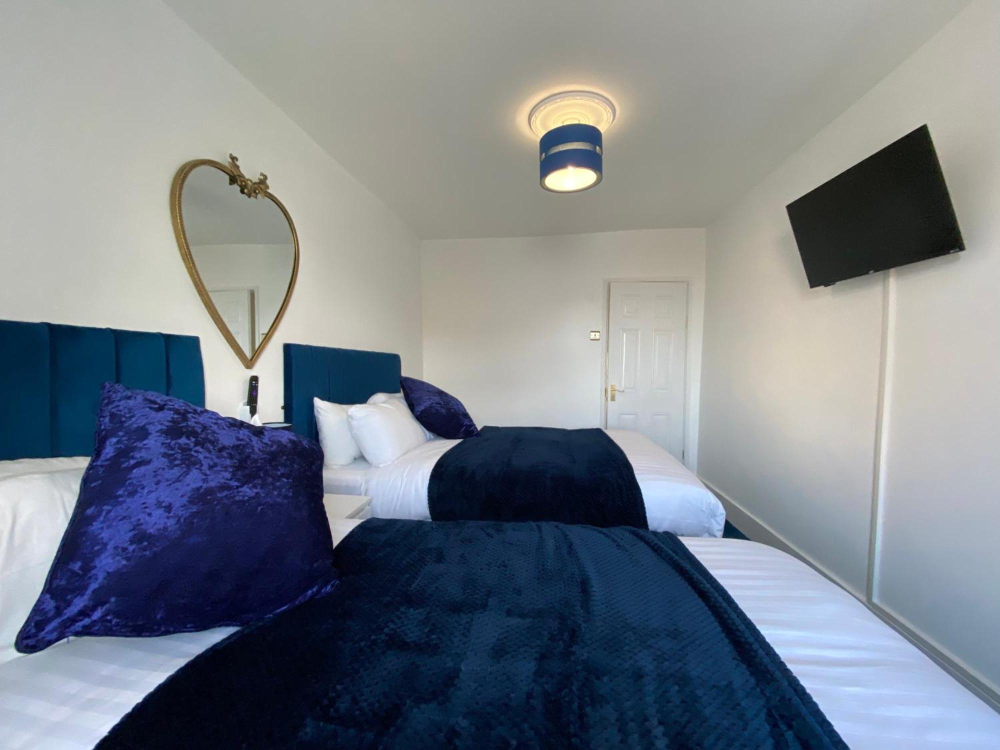 Aquarius Apartment - Sea View - Sleeps Seven Blackpool Bagian luar foto