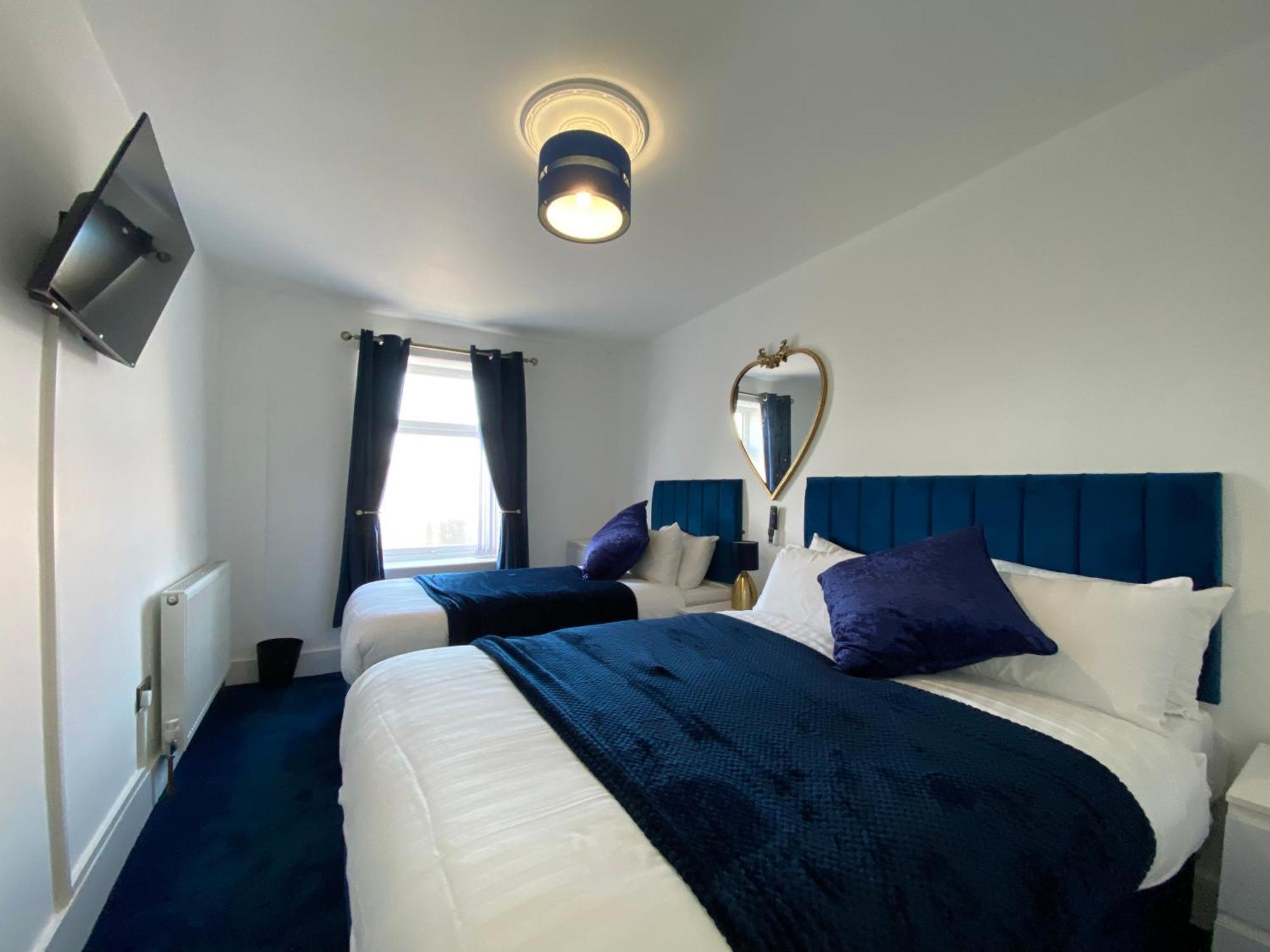 Aquarius Apartment - Sea View - Sleeps Seven Blackpool Bagian luar foto